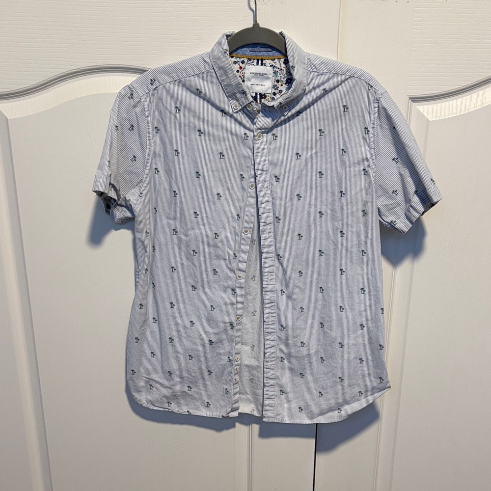 Denim & Flower Light Blue Button-Down Short Sleeve Shirt with Micro Palm Motif